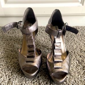 Steve Madden Ruffles Platform Open Toe T Strap Adjustable Buckle 5in Cuban Heel